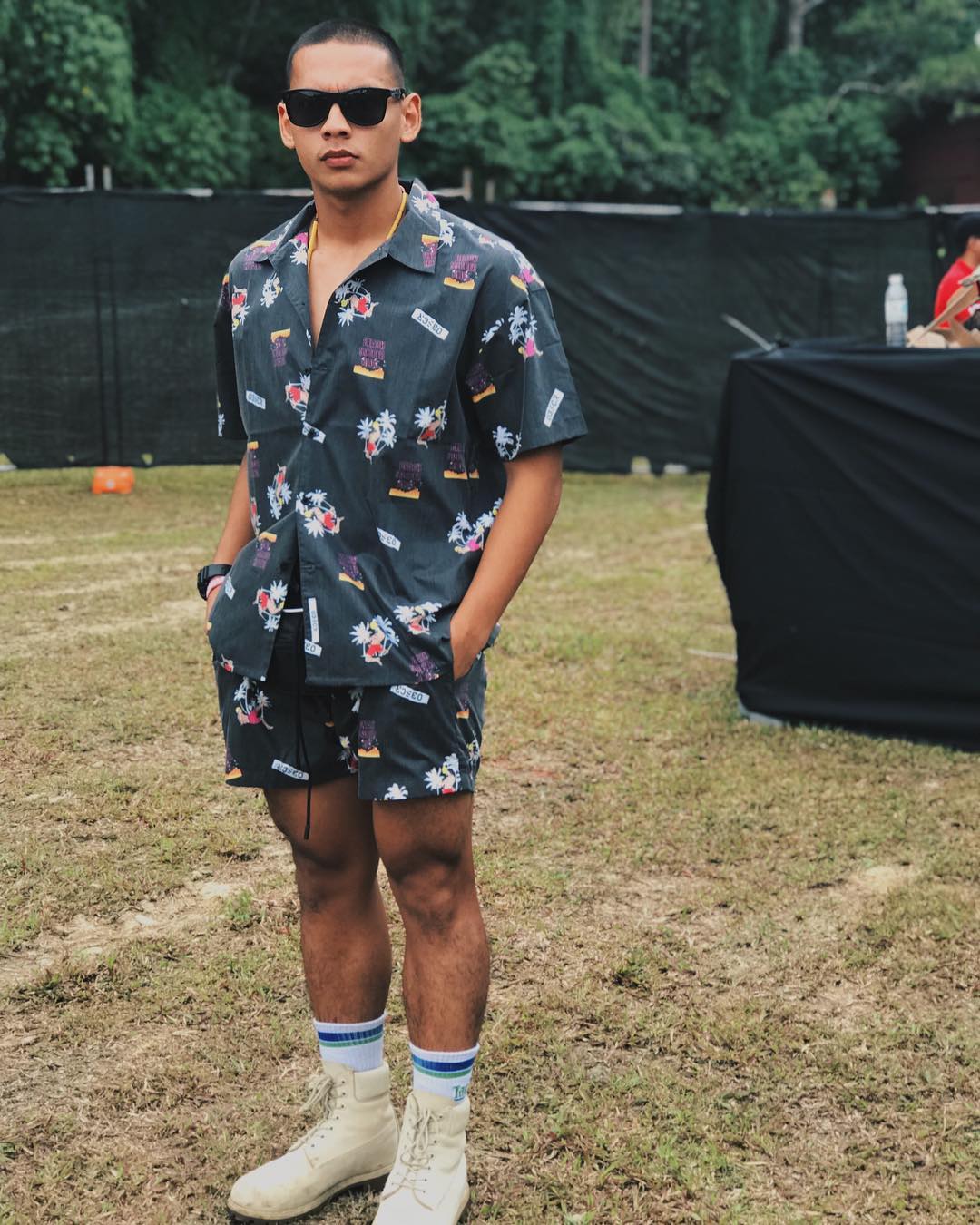 Those white boots look a bit too clean.